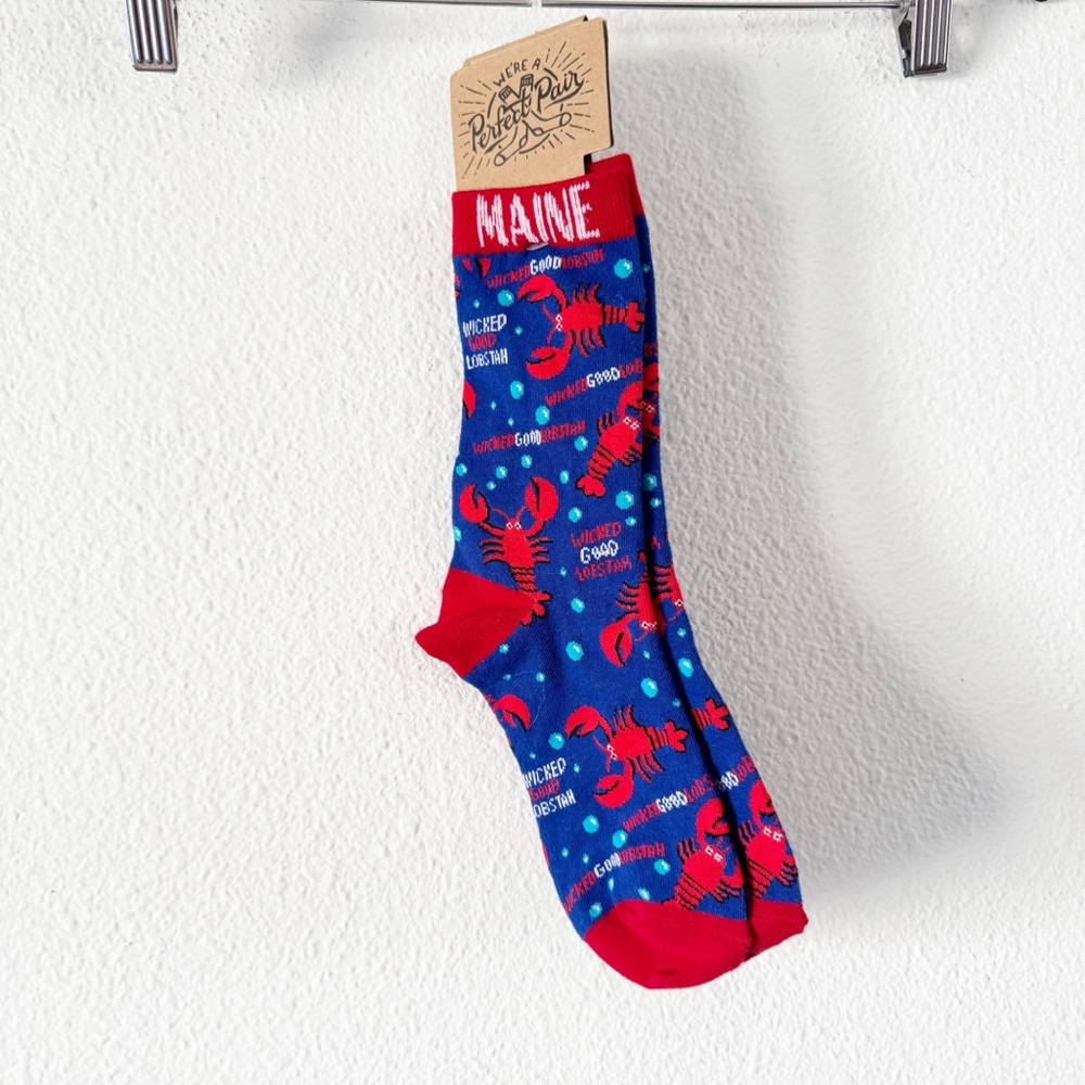 MAINE Wicked Good LOBSTER Nautical Novelty Crew Sock Women 6-10 New Perfect Pair